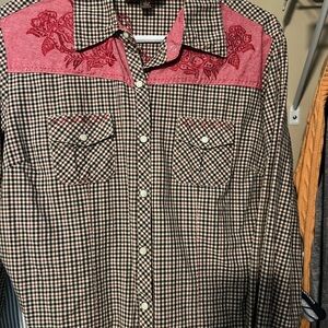 25.00 Cowgirl Up like new embroidery, pearl snaps, women’s lg, worn once